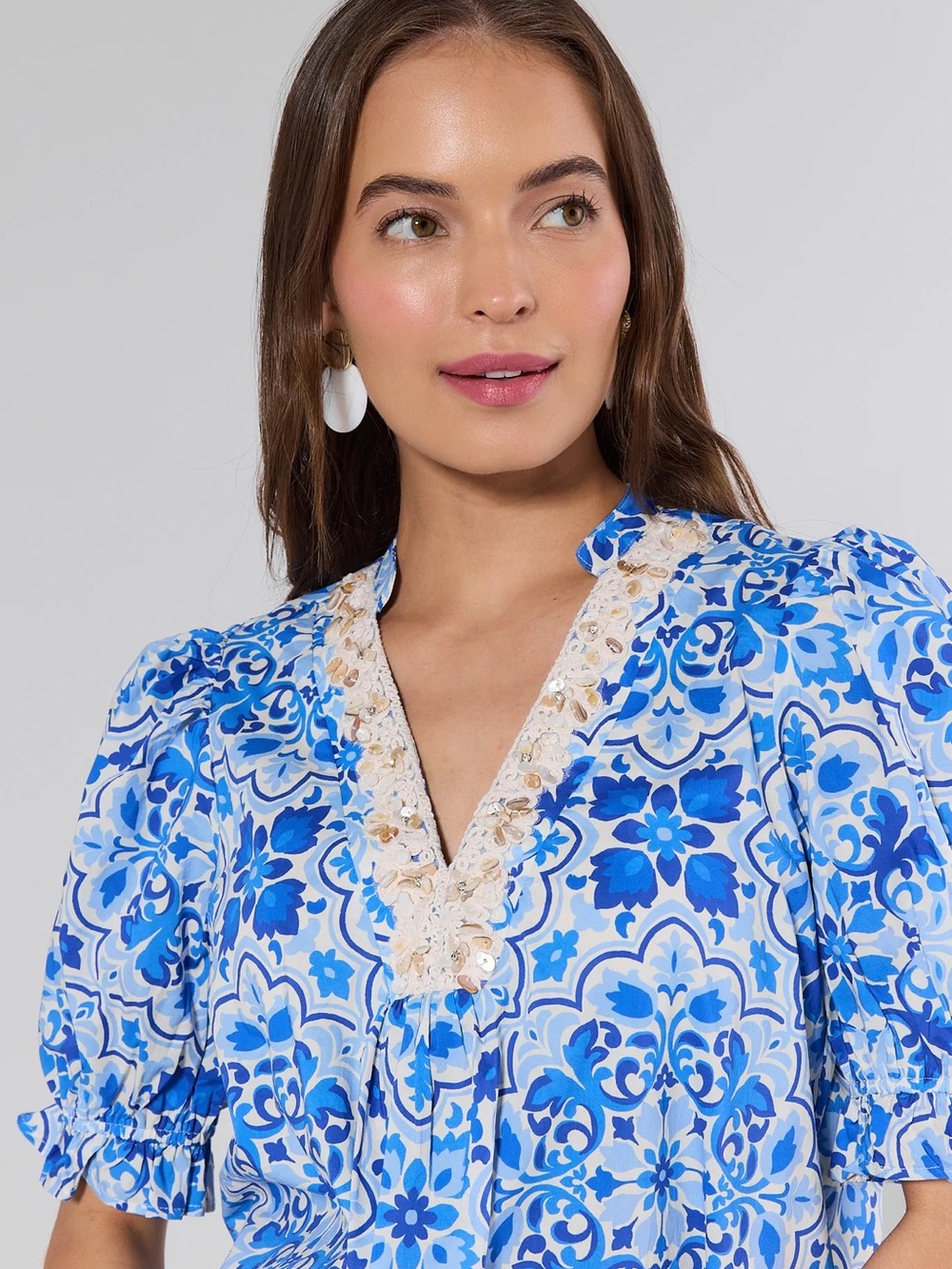 Avara Delise Blue Embellished V-Neck Puff Sleeve Blouse Top Greecian NWT XS - Picture 4 of 10